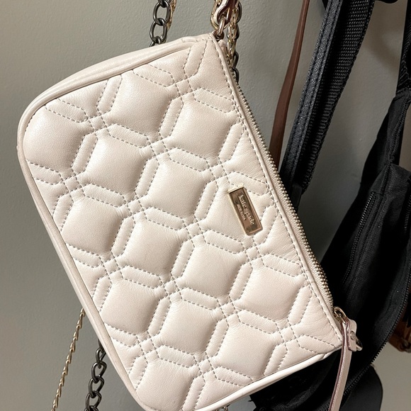 Kate spade ♠️ Astor court wristlet - Picture 1 of 2